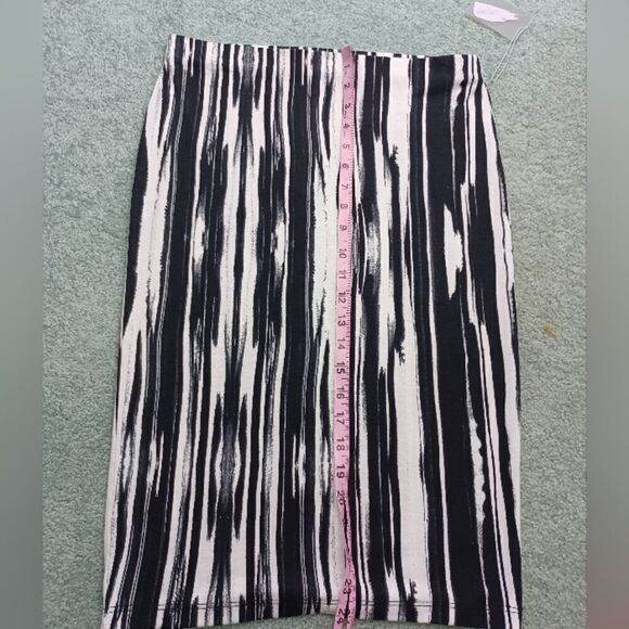 ‼️final must bundle‼️ NWT Striped Abstract Patterned Skirt Elegant Casual - Picture 7 of 9